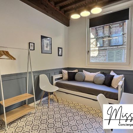 Ferienwohnung "La Fenetre Sur Le Marche" De Miss.K Conciergerie Châtillon-sur-Chalaronne Exterior foto